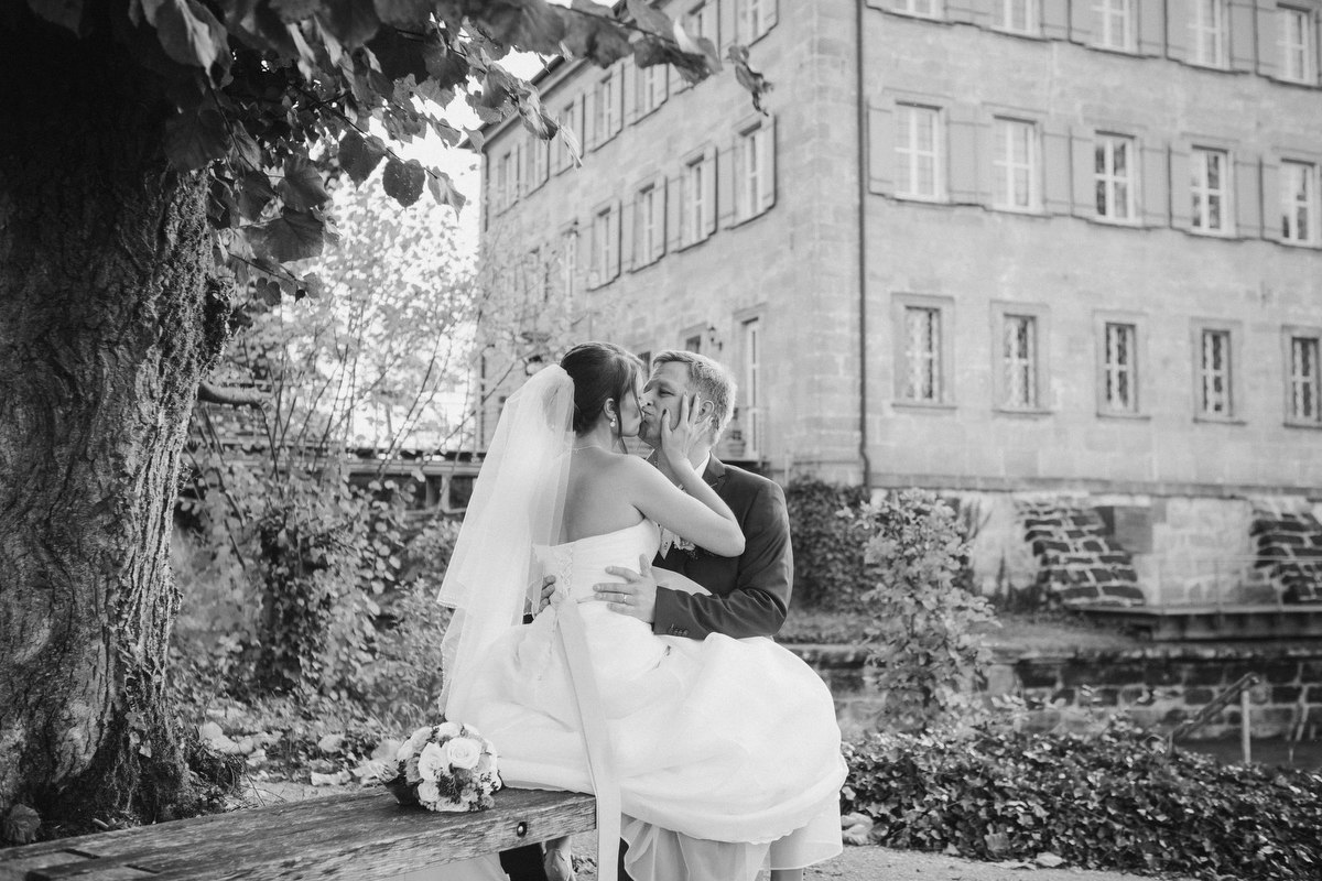 Fotos einer  Hochzeit in Erlangen und Schloss Atzelsberg vom Hochzeitsfotografen Thomas Langer für kissweddings.de