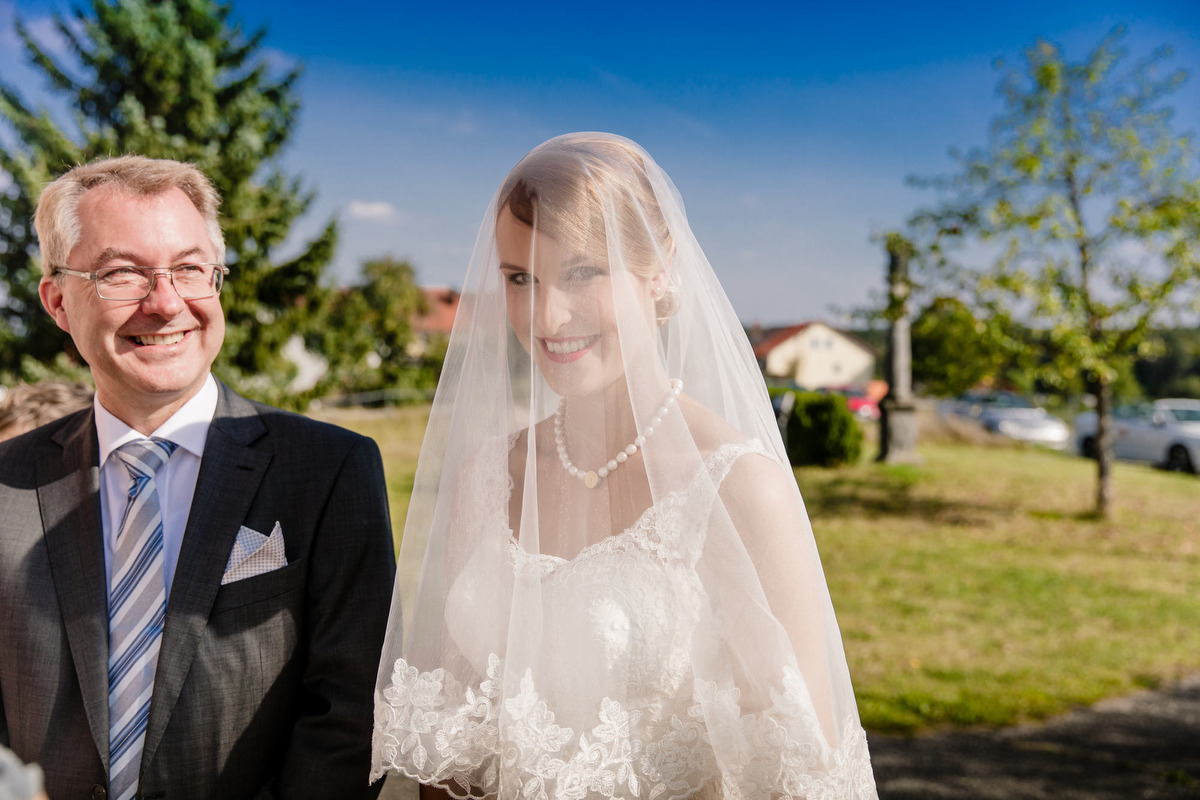 Fotos einer Hochzeit in Atzelsberg nahe Erlangen vom Hochzeitsfotografen Thomas Langer für kissweddings.de