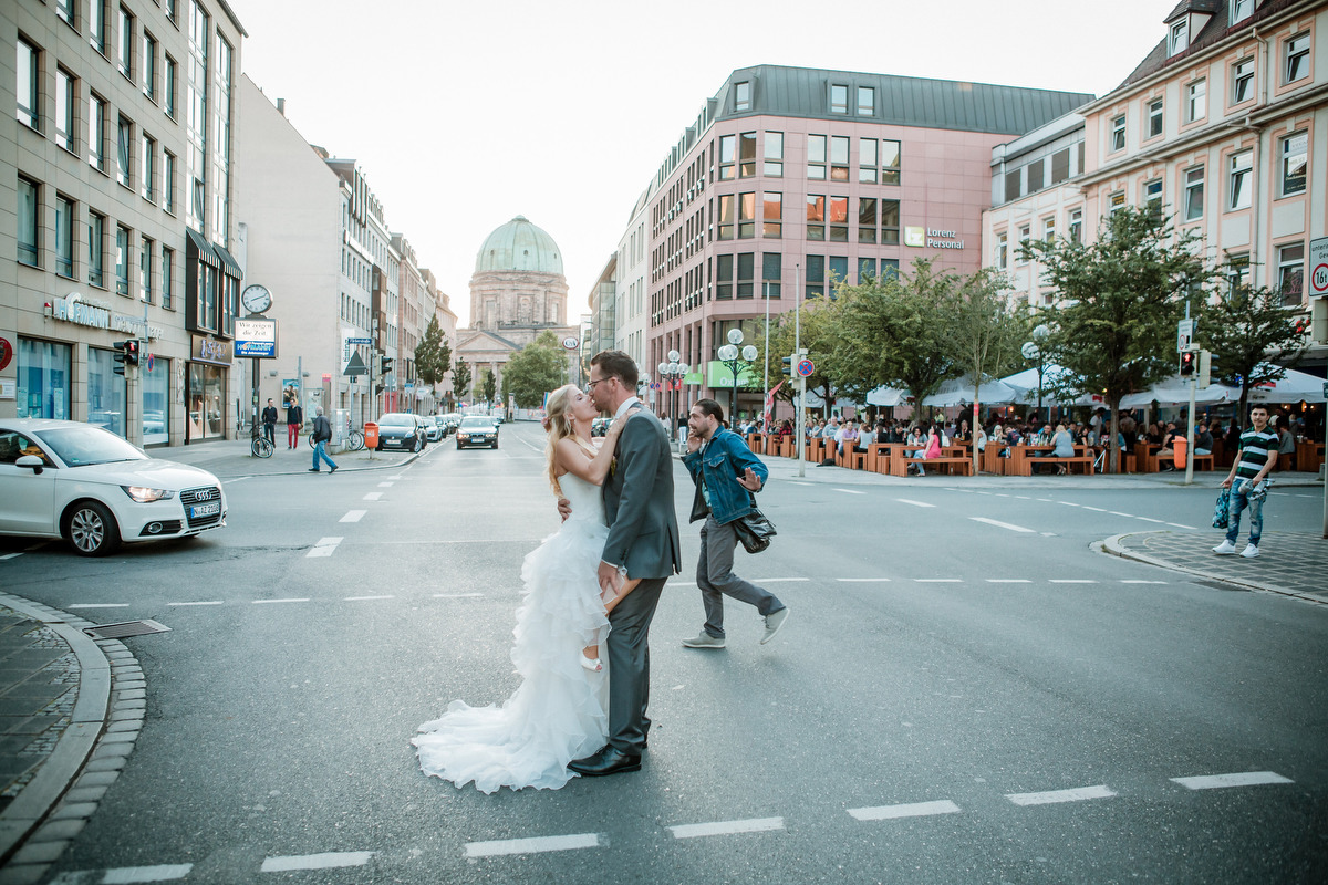 Urbane Hochzeitsfotos in Nürnberg vom Fotografen Thomas Langer für kissweddings.de