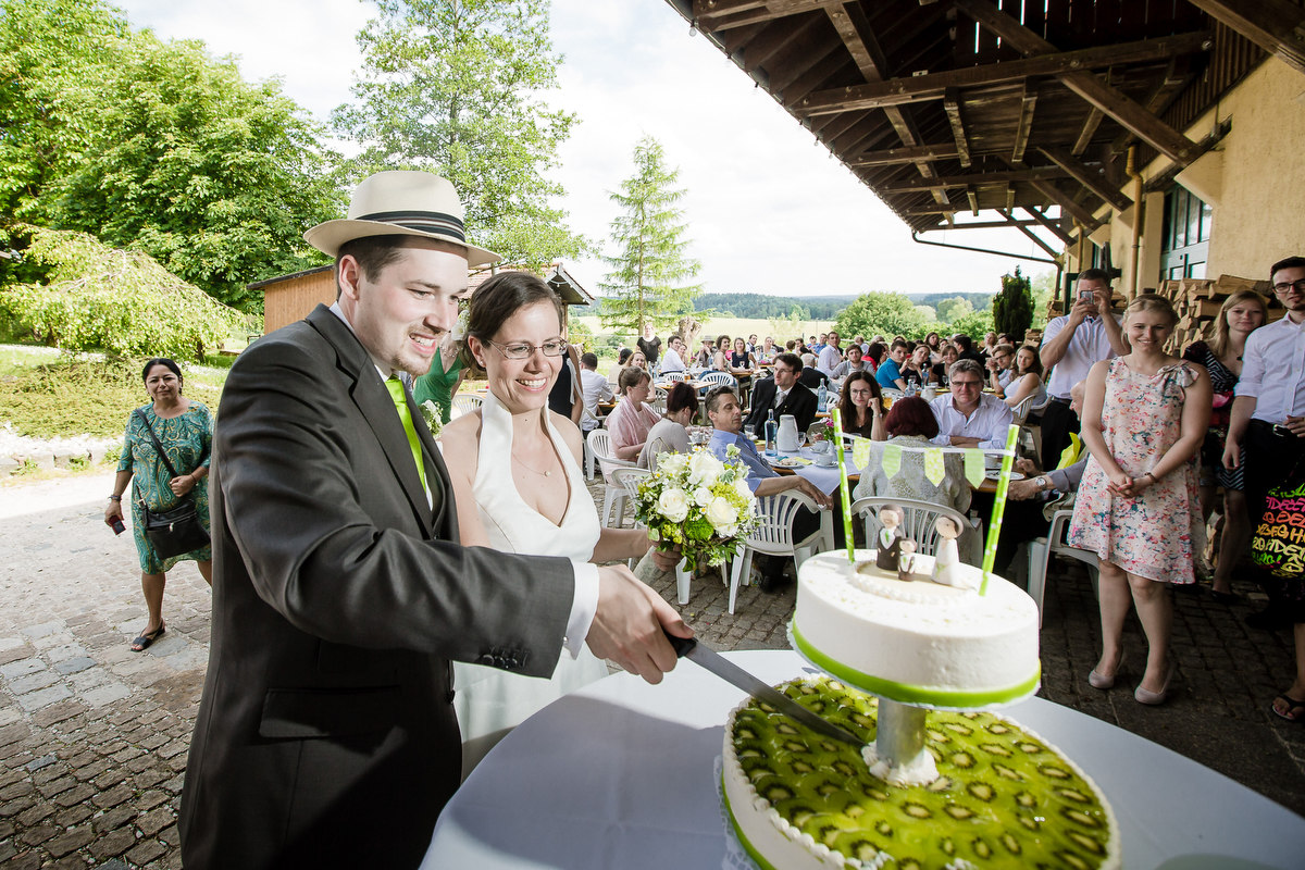 Foto einer Hochzeit auf dem Biohof Gut Schoeneck nahe Waischenfeld in der fraenkischen Schweiz.