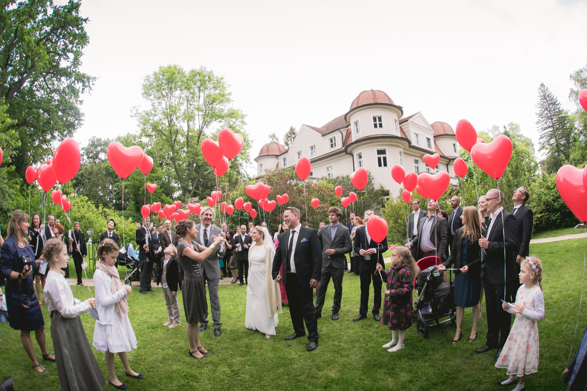 Foto einer Hochzeit im Burgwaldhof bei Neuburg an der Donau. Fotos: www.Kissweddings.de